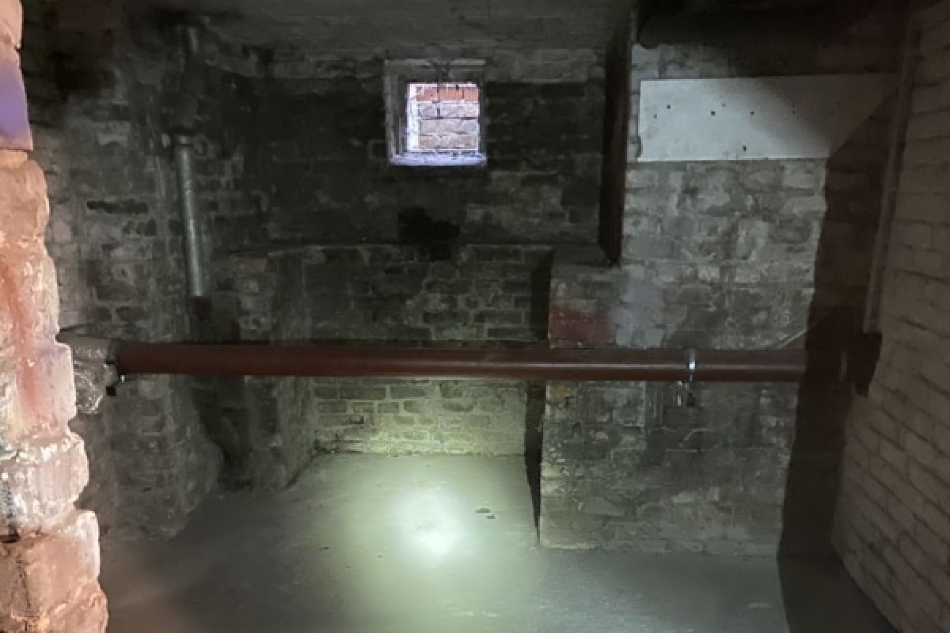 Keller entrümpeln lassen in Berlin